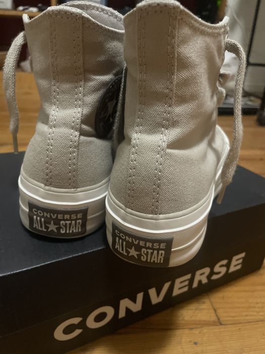 Converse като НОВИ