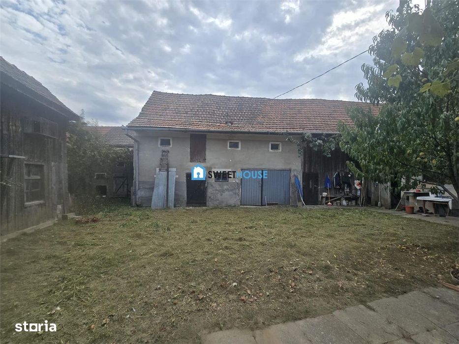 Casa Traditionala cu Teren Generos de Vanzare Mandra