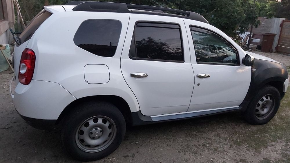 Dezmembrez Dacia duster 1,6 2x4 2013 5 trepte alb
