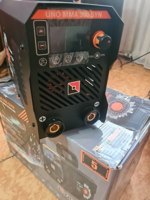 Сварочый апплрат FoxWeld 200