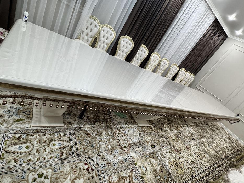 Стол в гостинную