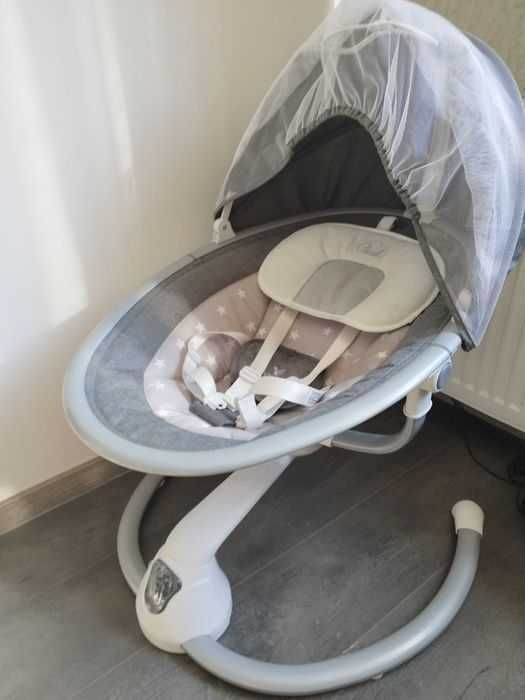 Детска люлка за бебе до шест месеца