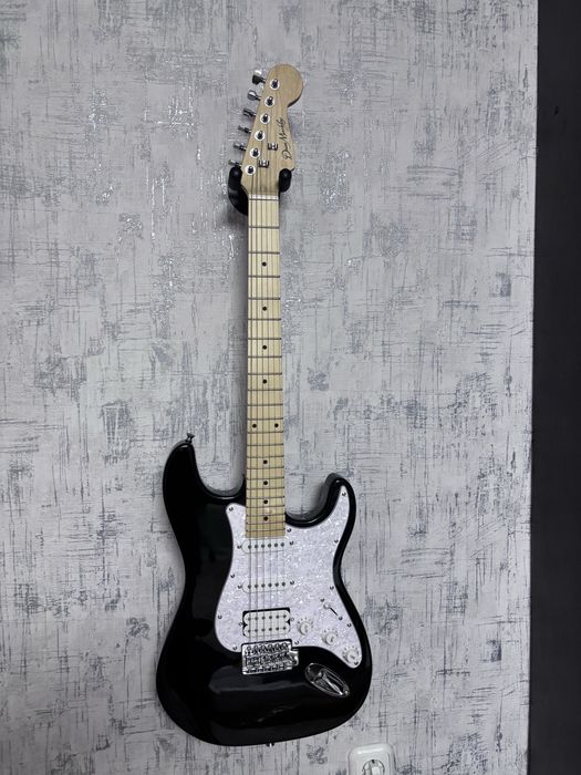 Продаю электрогитару stratocaster новую