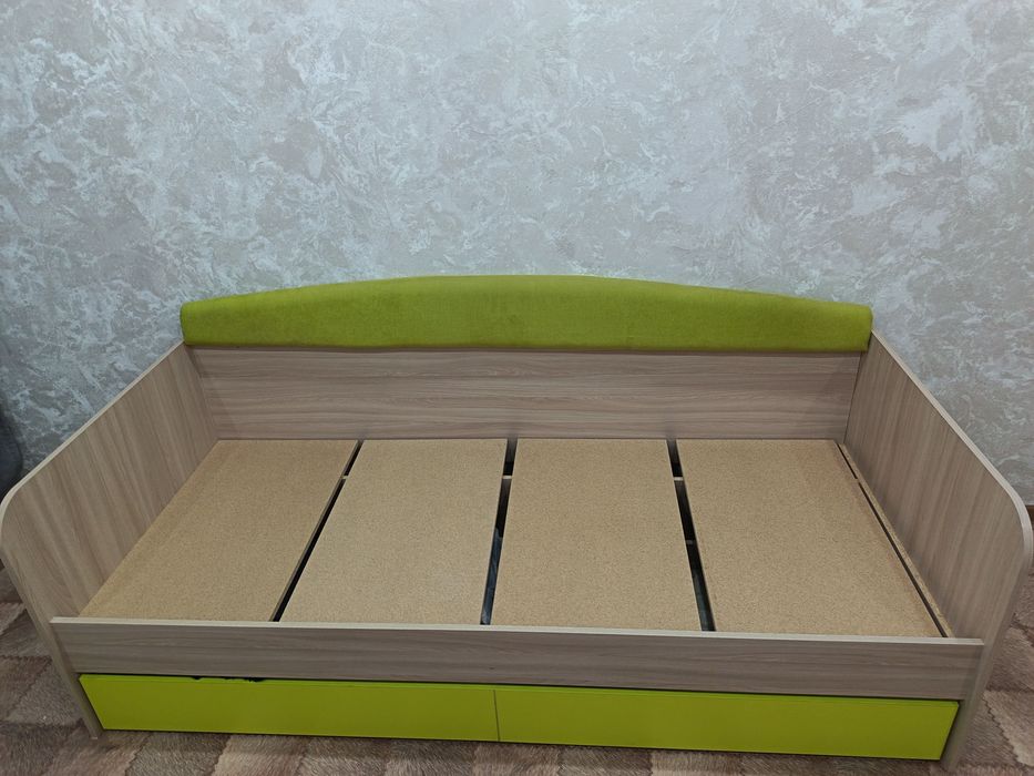 Продам кровать односпальную