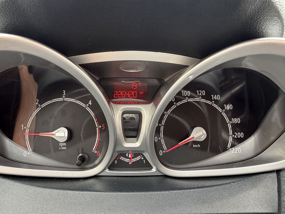 Ford Fiesta 1.4 TDCi 2012 | Climatizare Automată | Cruise Control | 4.000 € Negociabil