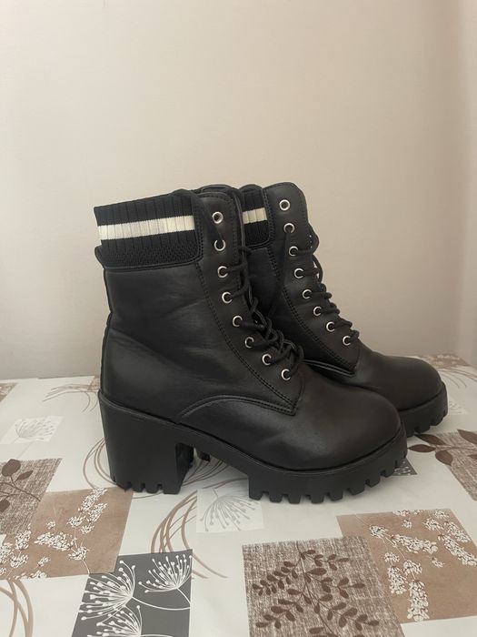 Продавам дамски боти