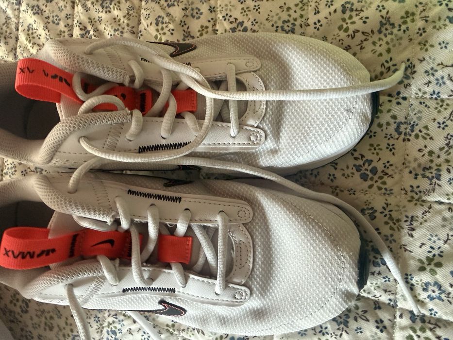 Продавам запазени маратонки на Nike