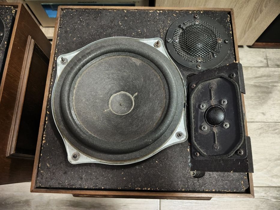 Pohler Sound 4302, boxe echipate cu difuzoare Seas, perfect funcțional