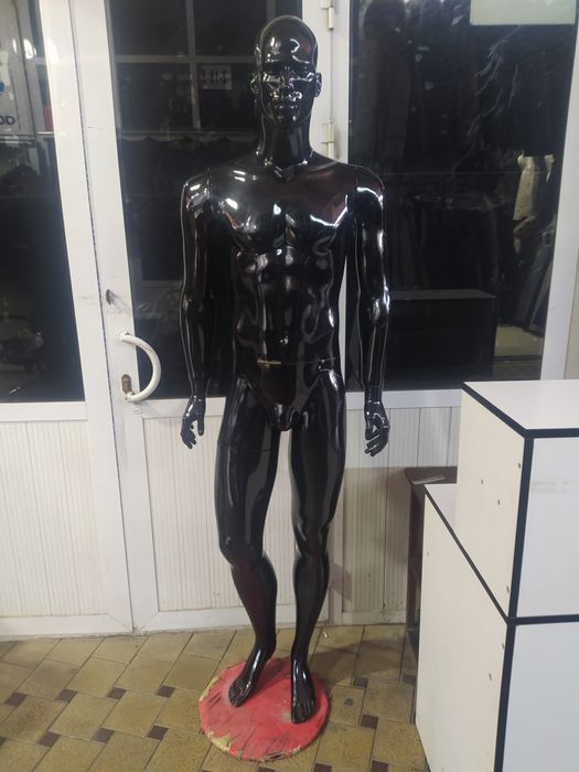 Эркак Маникени сотилади