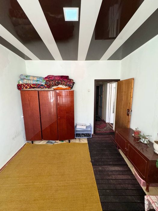 Прадаётся 1х 9микрарайоне Атс вдоль дороги мало семейка 1этаж