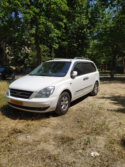 Машина Kia carnival