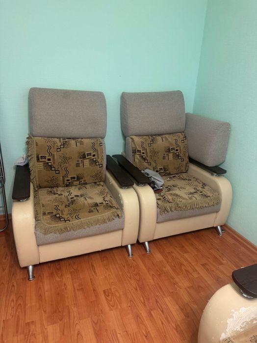 Диван вместе с креслом