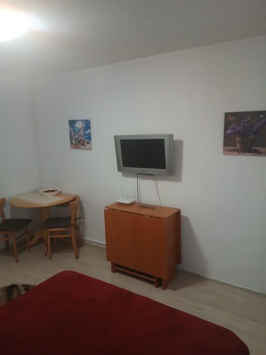 Închiriez garsoniera
