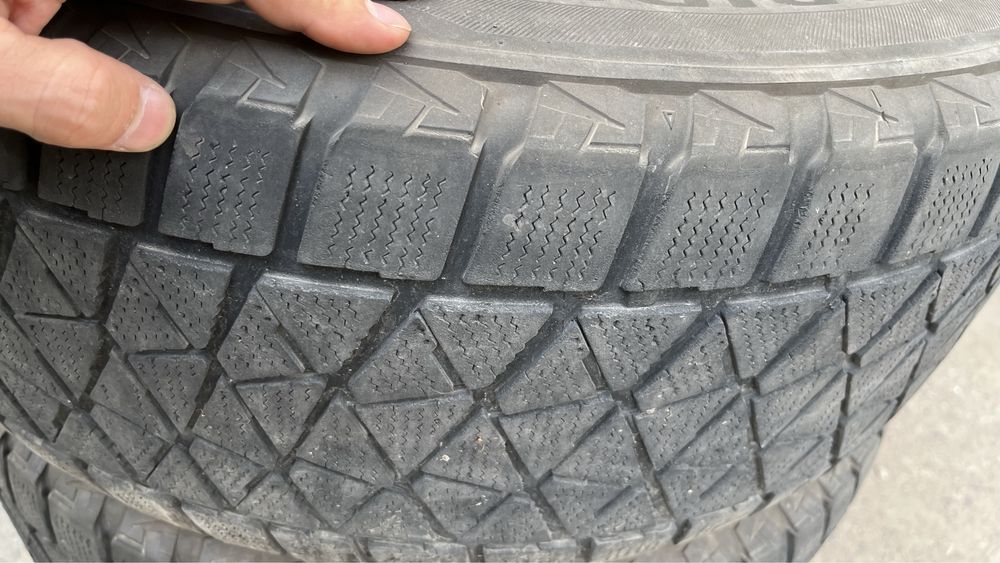 285/60/18 BRIDGESTONE зимние.