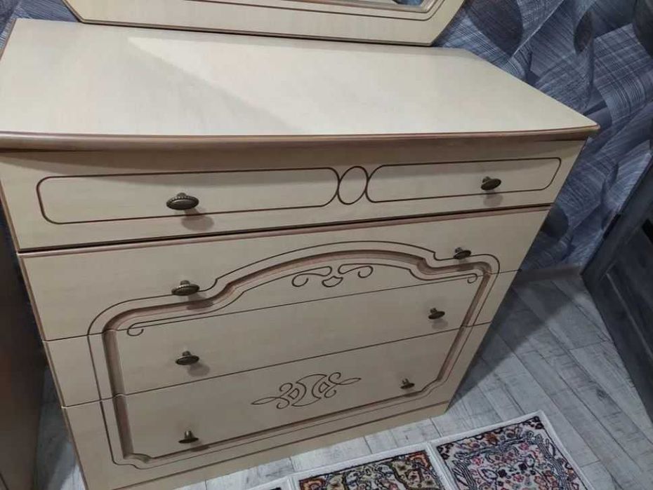 Продам комод с зеркалом Белорусь