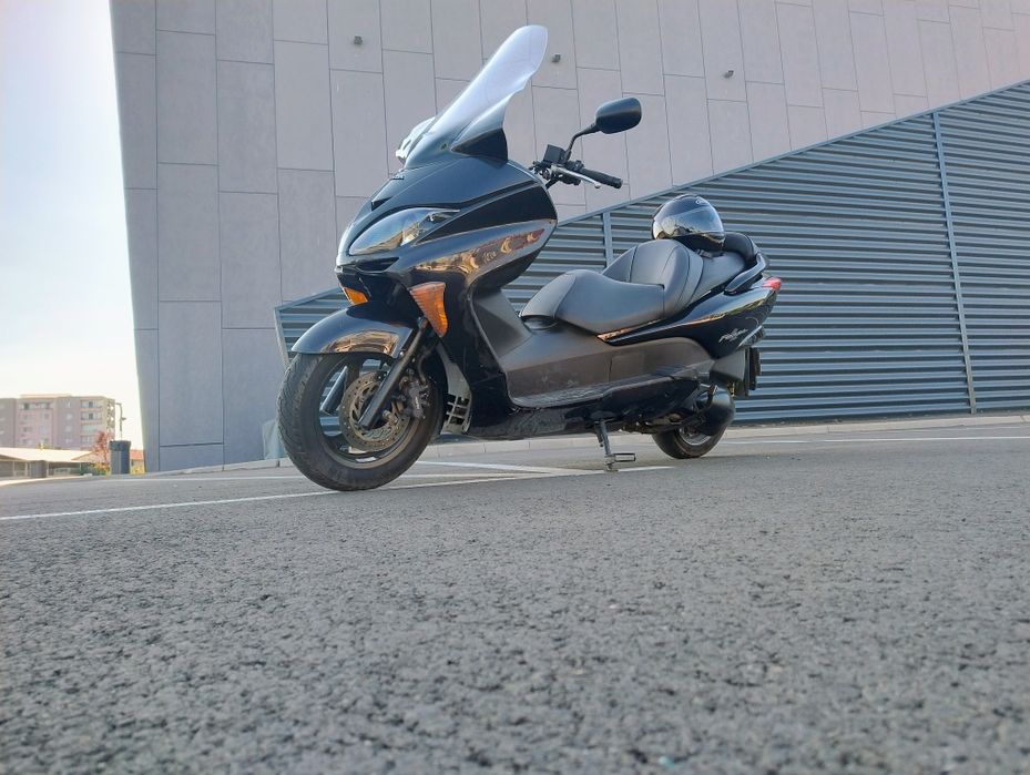 Vând  honda forza 250cc