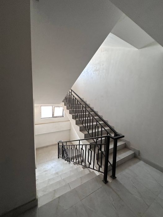 СРОЧНО! 
ПРОДАЁТСЯ 2/5/9 квартира в Новостройке 
Юнусабад 15 квартал