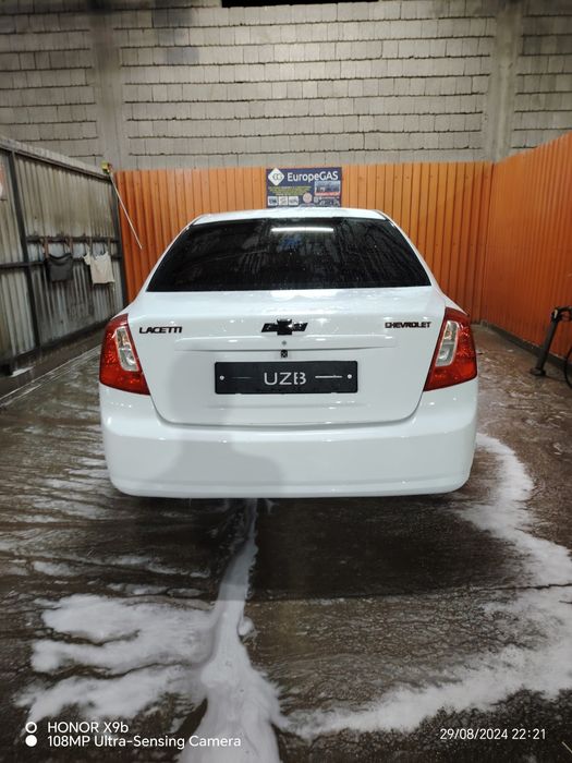 Lacetti 1.8 sotiladi 2009