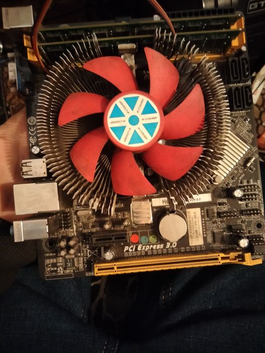 Продам материнскую плату