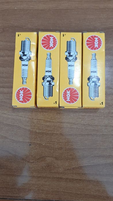 Свещи NGK обикновени и  иридиеви за   Хонда Сивик CRV Accord Jazz