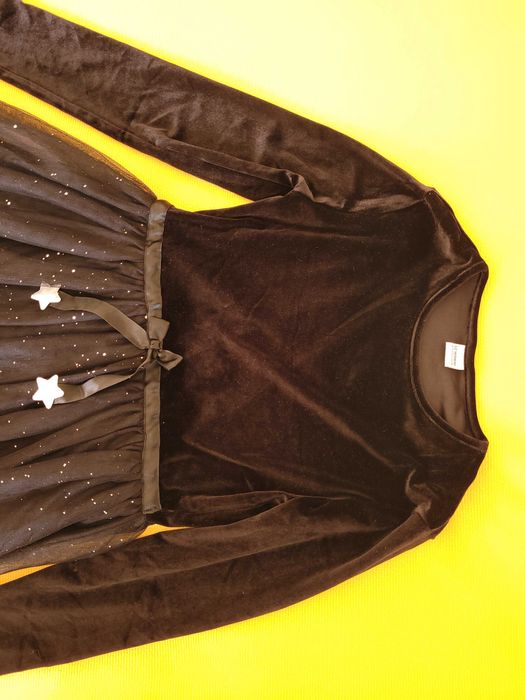 Vand doua rochite marca Waikiki si Smyk