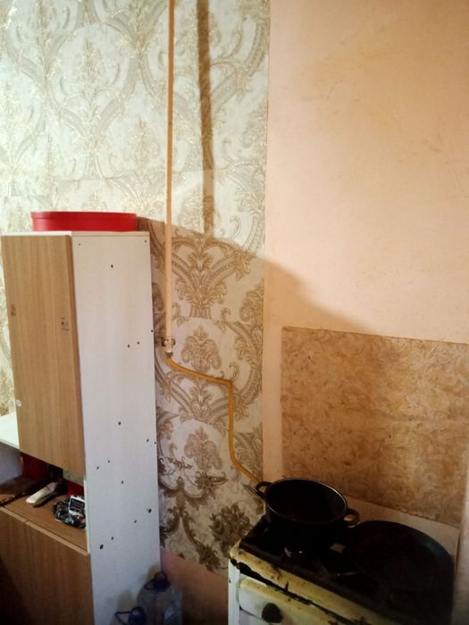 Продаю дом 1 ком 24 кв м  г Янгиюль 14 000ь