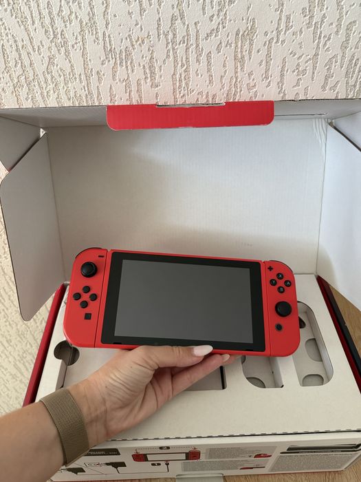 Nintendo Switch V2 Mario Edition + аксесоари