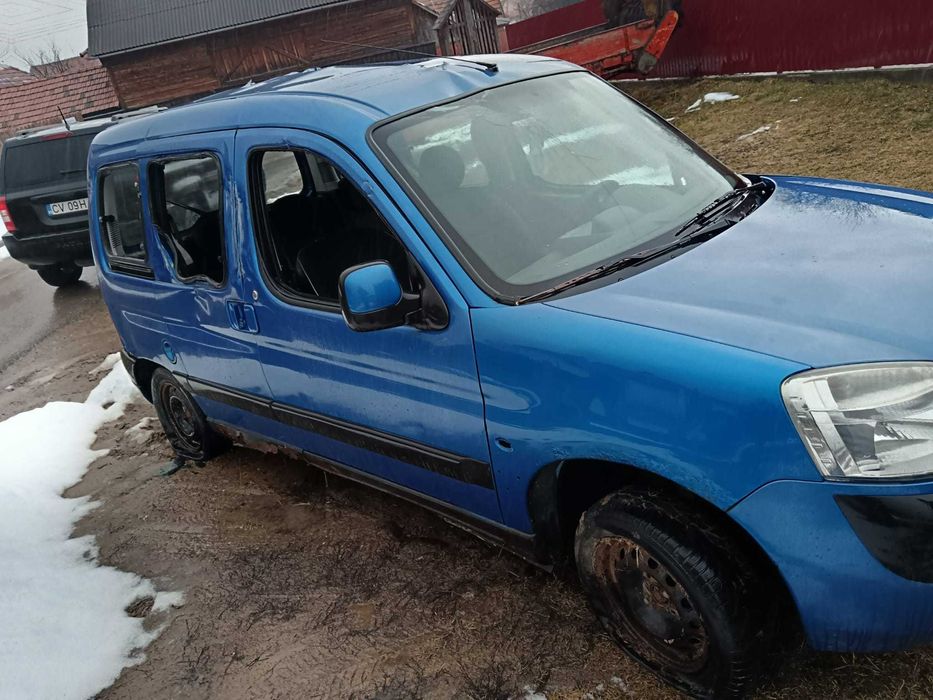 Vând mașina pentru fier vechi