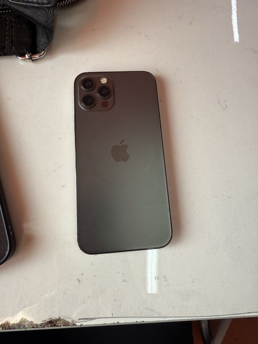 Айфон 12 про.