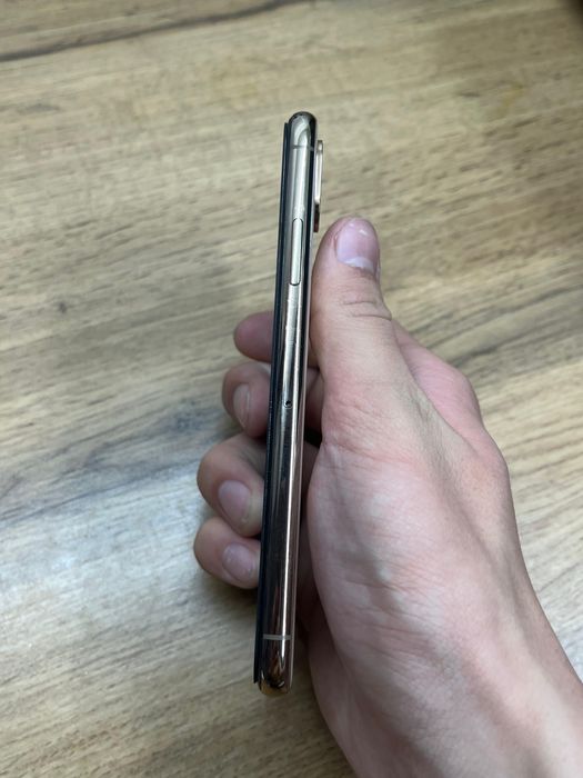 Продам IPhone XC