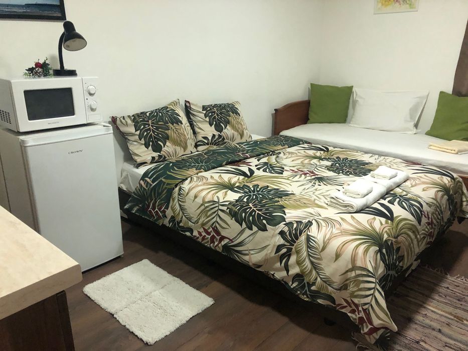 Студио  Орхидея до Морската градина на Варна и МУ, ИУ и ВВМУ