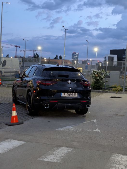Vând Alfa Romeo stelvio