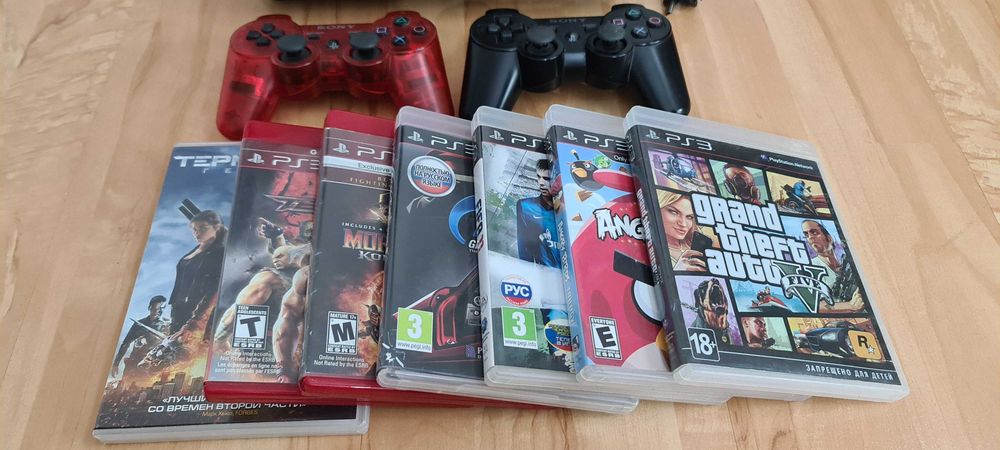 Продам Sony PS3 в полном комплекте с игровыми дисками.