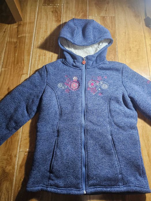 Продам кофточки для девочки.