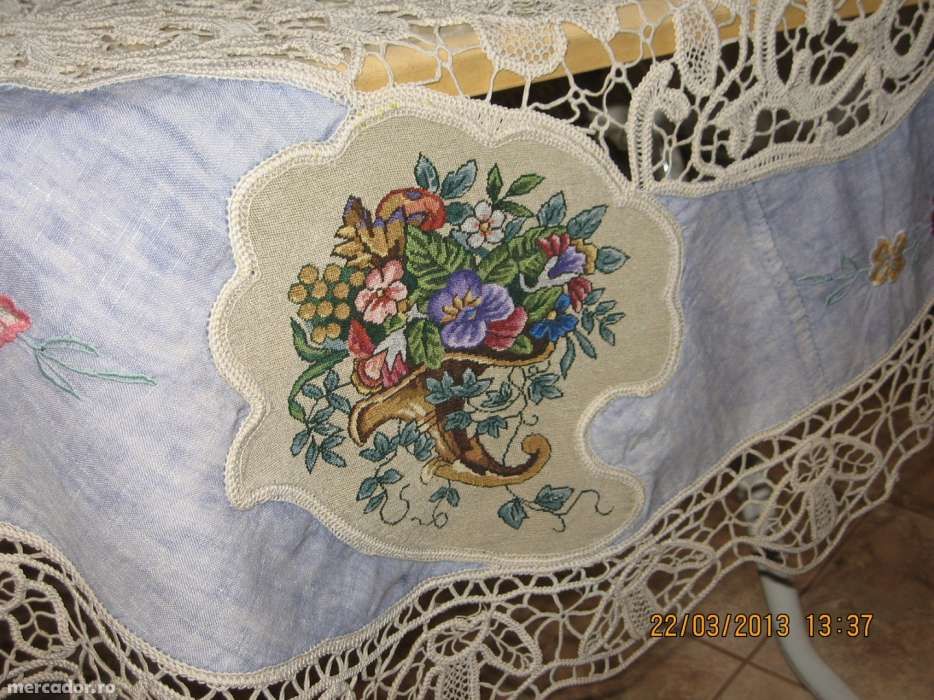vand fata de masa cu macrame si goblenuri