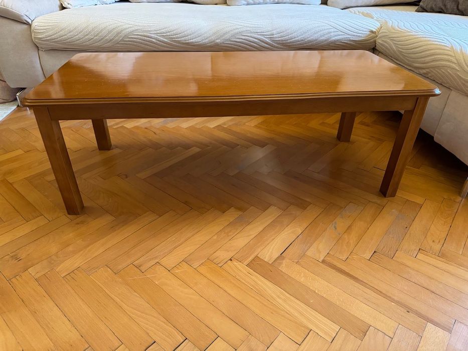 Маса от масивно дърво