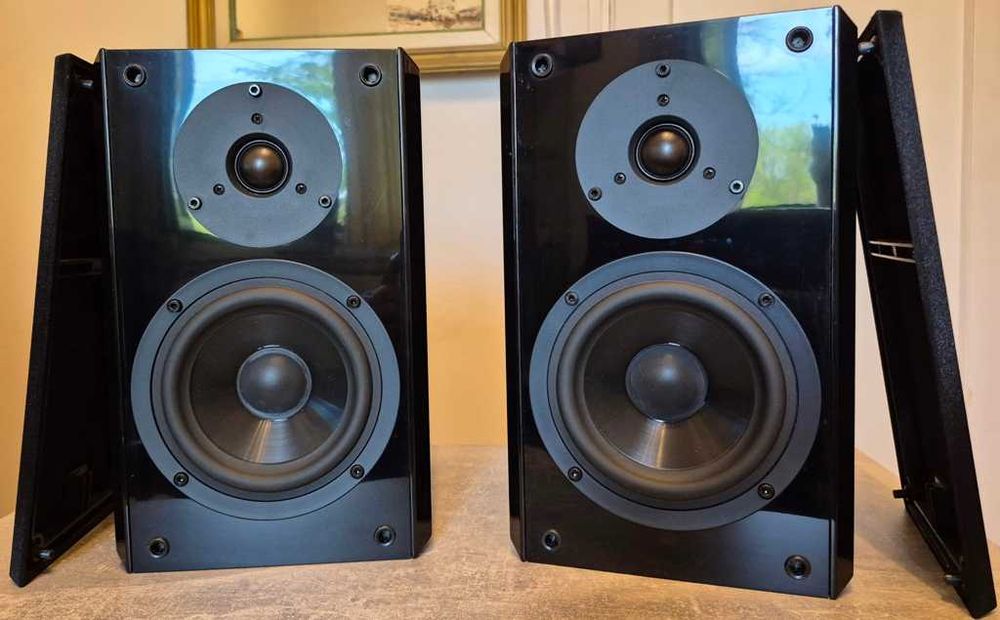 Vand boxe YAMAHA NX-E200 Piano Black, impecabile.