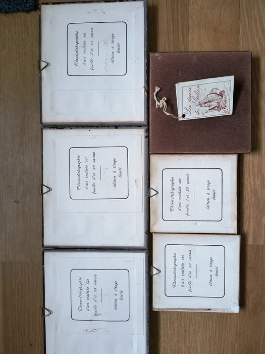 Stampe din foiță de aur și din argint