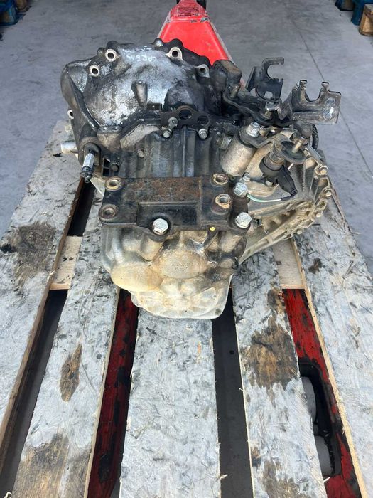 Скоростна Кутия KIA CARENS 2.0 CRDI 09г.-Ръчна 6ск.