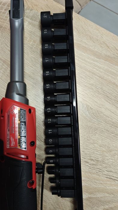 Clichet milwaukee m12 cu capete interschimbabile de America