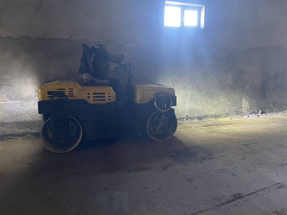 Каток с вибратором. Аренда катка