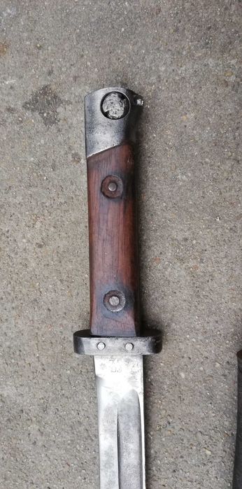 Стар окопен нож, ерзац. Налична кожена кания. Нож за оцеляване.