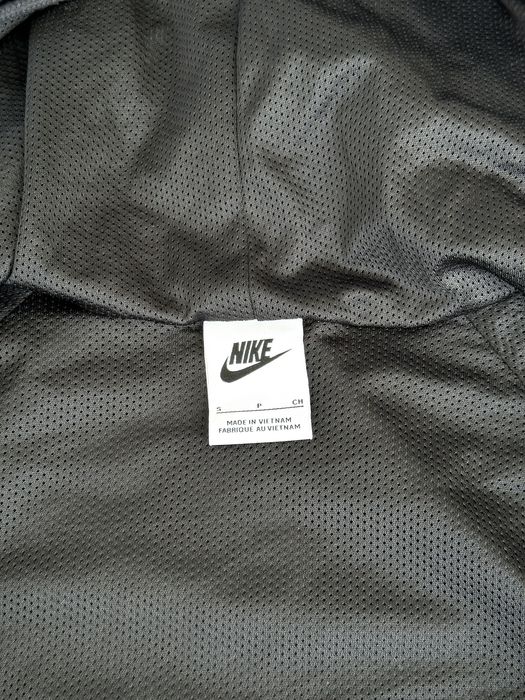 Мъжко горнище / ветровка Nike Air - размер M, отлично състояние