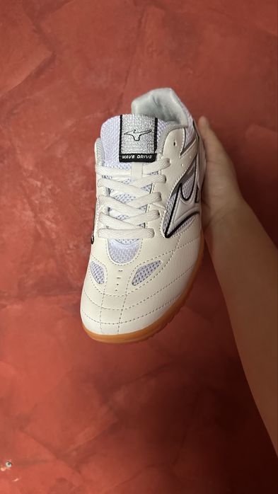 Продам новые Кроссовки