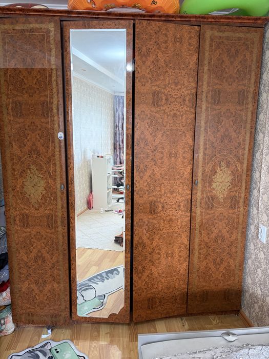 Продам шкаф спальный