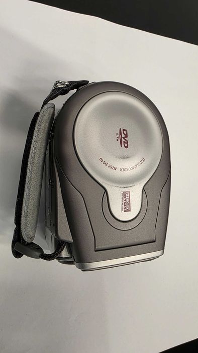 Camera video Canon DC40 cu scriere pe mini DVD (Camcorder NTSC DC40)