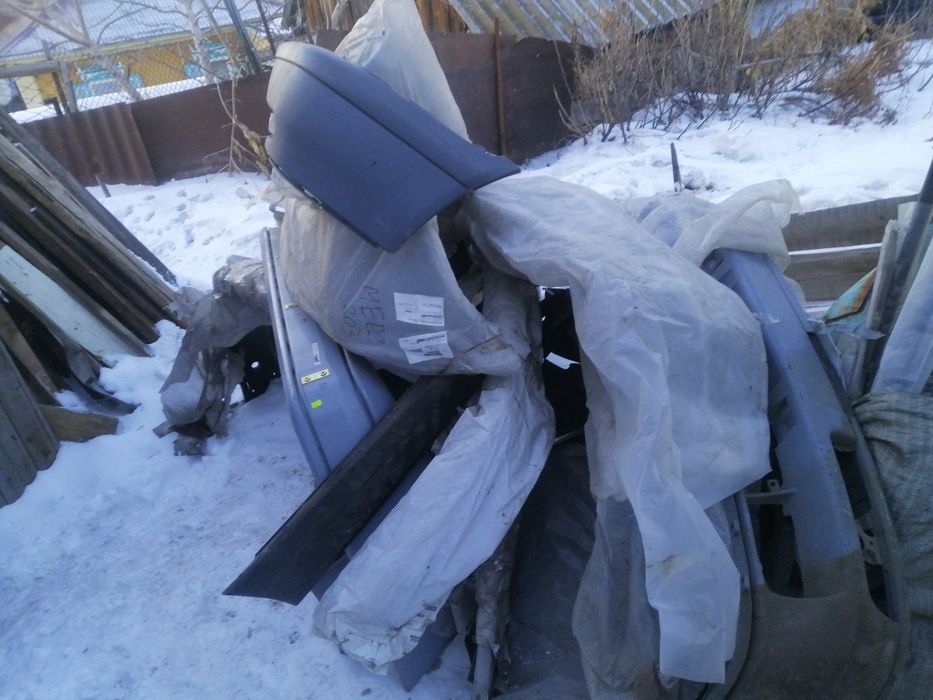 Передний бампер новый