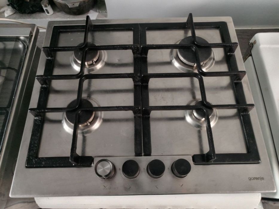 Gaz plitasi sotiladi