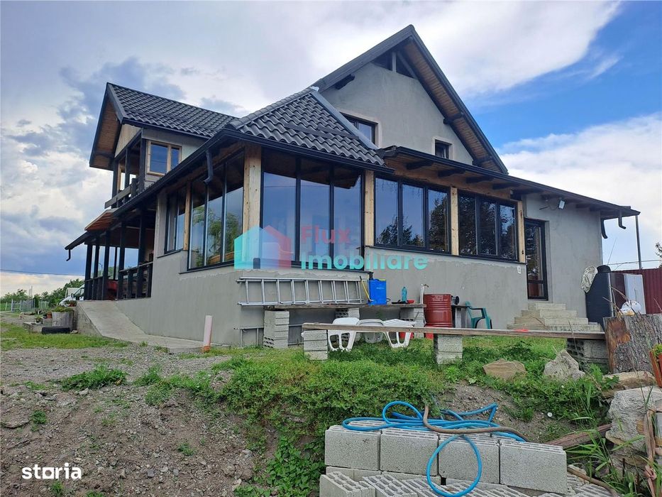 Casa cu teren si doua pastravarii in Fantana Mare