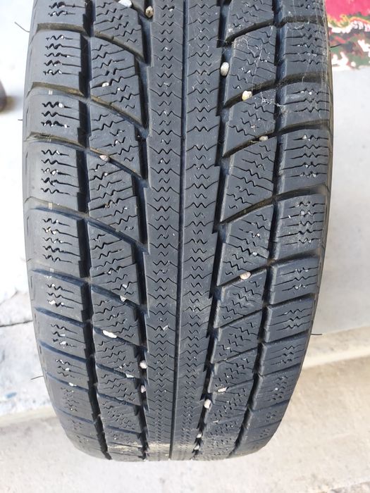 Шины  зимние  трианжело